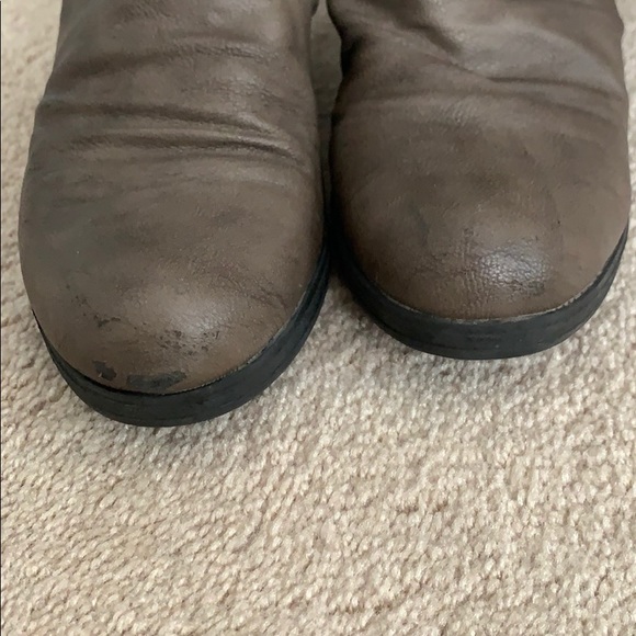 Gently worn boots - Picture 2 of 4